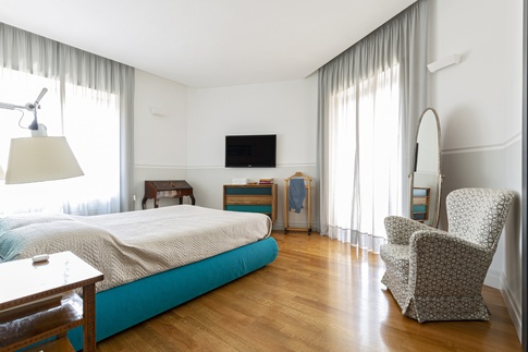 Camera da Letto in stile contemporaneo di 17 di Sara Fabbroni Architetto Camera da Letto in stile contemporaneo di 17 di Sara Fabbroni Architetto