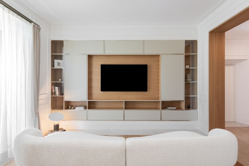 Soggiorno in stile classico di 40 di Caprioli Architetti