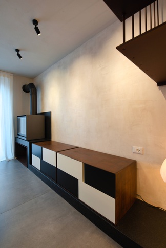 Open Space in stile moderno di 83 di MICHELE VOLPI STUDIO INTERIOR DESIGN