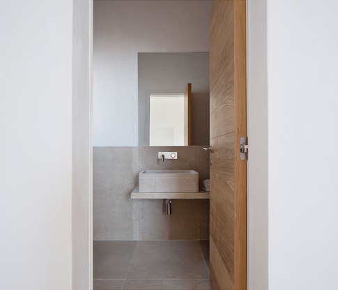 Bagno in stile contemporaneo di 10 di Indice Creativo - Eva Grillo architetto
