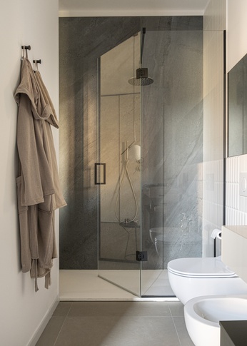 Bagno in stile moderno di 6 di Michela Cordisco Studio Bagno in stile moderno di 6 di Michela Cordisco Studio