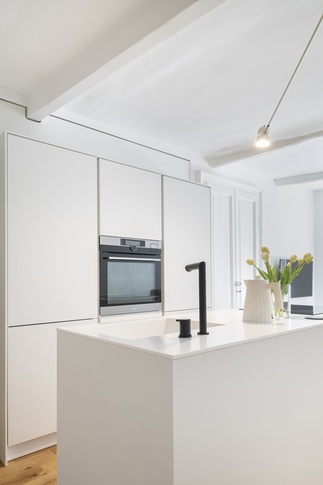 Open Space in stile contemporaneo di 27 di tIPS ARCHITECTS