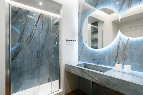 Bagno in stile contemporaneo di 6 di Studio Gaetano Riccardelli Bagno in stile contemporaneo di 6 di Studio Gaetano Riccardelli