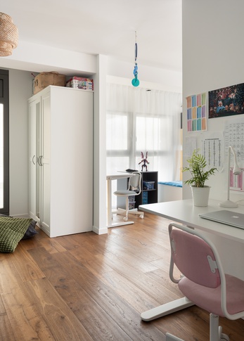 Cameretta Bambini in stile moderno di 30 di NOMADE ARCHITETTURA