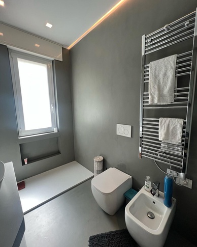 Bagno in stile contemporaneo di 10 di Architetto Trubini Maria Chiara Bagno in stile contemporaneo di 10 di Architetto Trubini Maria Chiara