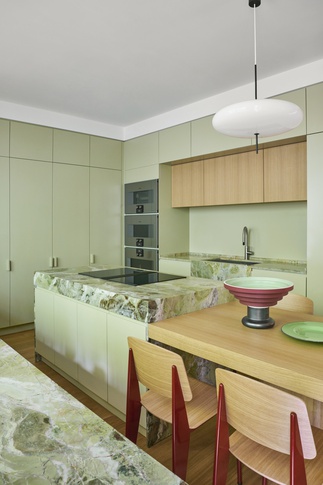 Cucina in stile contemporaneo di 25 di NOMADE ARCHITETTURA
