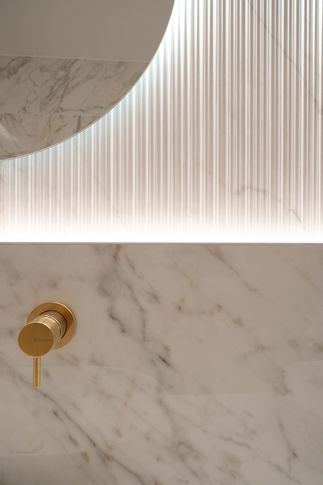 Bagno in stile contemporaneo di 11 di Formale.