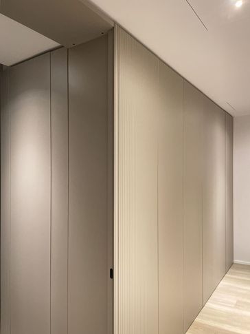 Corridoio in stile moderno di 8 di Silvia Aquilani . Design studio