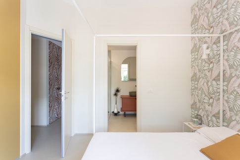 Camera da Letto in stile contemporaneo di 14 di Hop!Arch