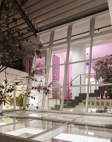 Terrazza in stile eclettico di 50 di NOMADE ARCHITETTURA