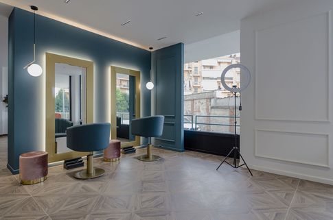 Open Space in stile contemporaneo di 80 di Studio di Architettura Barbara Vucusa Architetto