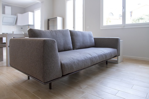 Open Space in stile moderno di 70 di ANNIE CLAIRE Arreda