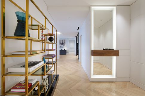 Ingresso in stile contemporaneo di 7 di Studio VeneziaTre arch ass