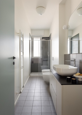 Bagno in stile eclettico di 6 di Hop!Arch