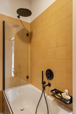 Bagno in stile moderno di 4 di Arch. Martina Pozzi MP_archistudio