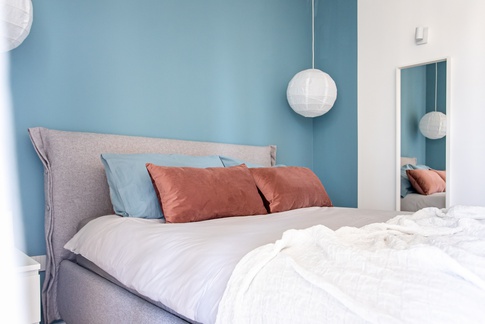 Camera da Letto in stile contemporaneo di 12 di Storie Design Studio