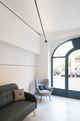 Open Space in stile contemporaneo di 55 di Studio A. Architetti Open Space in stile contemporaneo di 55 di Studio A. Architetti