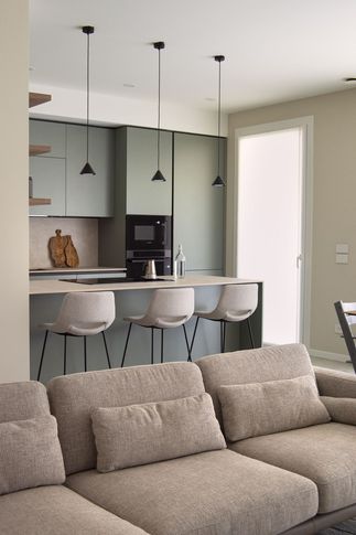 Open Space in stile moderno di 38 di Silvia Aquilani . Design studio