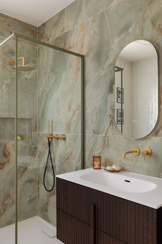 Bagno in stile minimal di 5 di Sofia Carta Studio