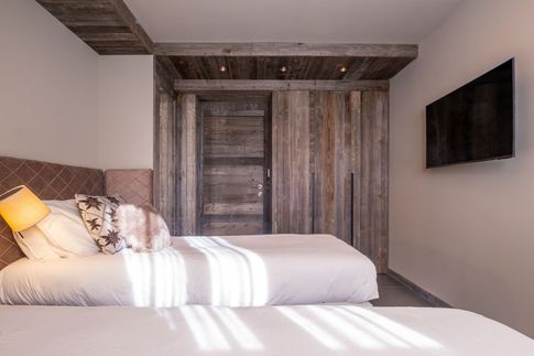 Camera da Letto in stile moderno di 13 di Design Alpino