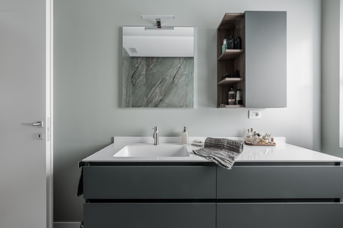 Bagno in stile moderno di 7 di Annalisa Carli Architetto