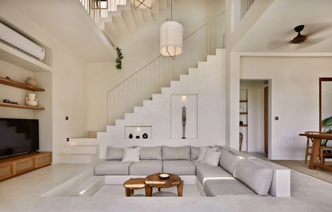 Soggiorno in stile tropicale di 45 di Riccardo Rubelli Architetto