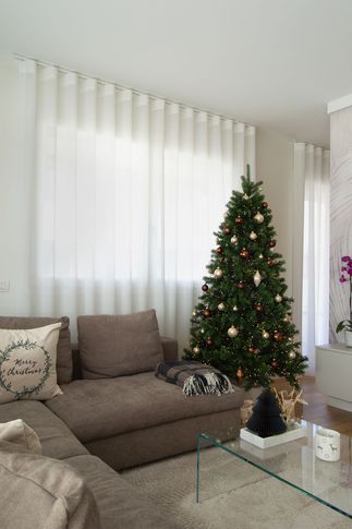 Open Space in stile moderno di 44 di Silvia Aquilani . Design studio