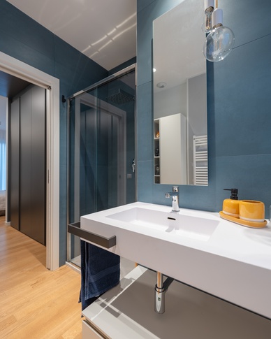 Bagno in stile contemporaneo di 5 di Annalisa Carli Architetto Bagno in stile contemporaneo di 5 di Annalisa Carli Architetto