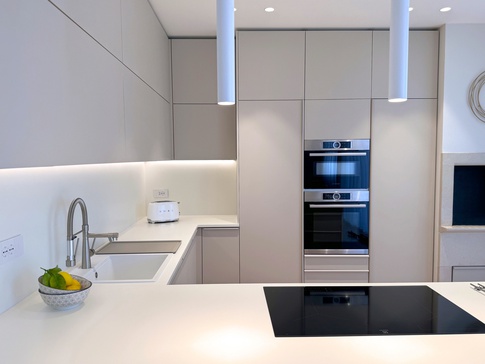 Open Space in stile contemporaneo di 48 di Rosaura D’Alessandro Open Space in stile contemporaneo di 48 di Rosaura D’Alessandro