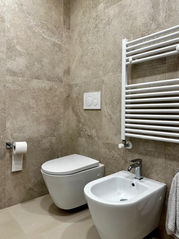 Bagno in stile contemporaneo di 5 di Gianluca Chiocca Interior Design Studio Bagno in stile contemporaneo di 5 di Gianluca Chiocca Interior Design Studio