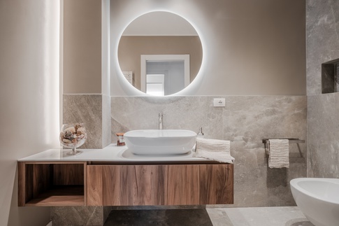 Bagno in stile naturale di 5 di Annalisa Carli Architetto Bagno in stile naturale di 5 di Annalisa Carli Architetto