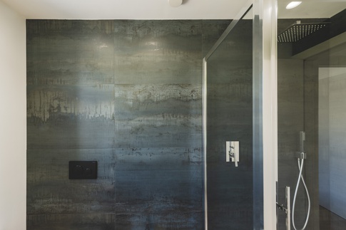 Bagno in stile contemporaneo di 5 di Annalisa Carli Architetto Bagno in stile contemporaneo di 5 di Annalisa Carli Architetto