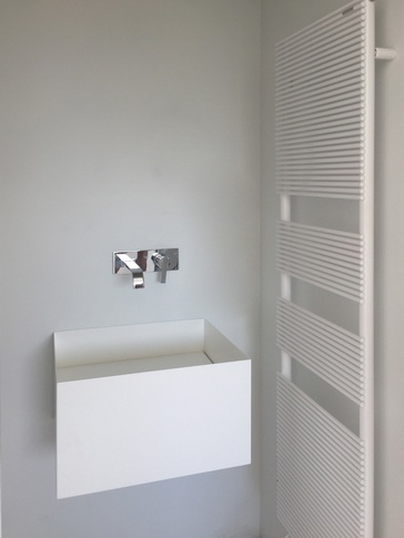 Bagno in stile contemporaneo di 10 di GAP31 Architetti