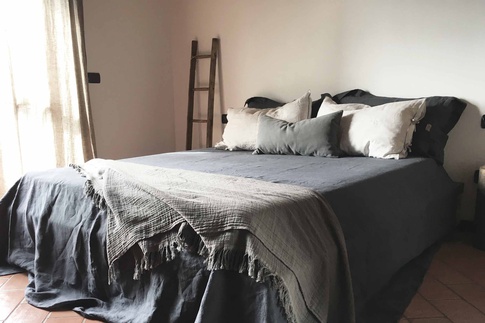 Camera da Letto in stile soft industrial di 20 di Easy Living