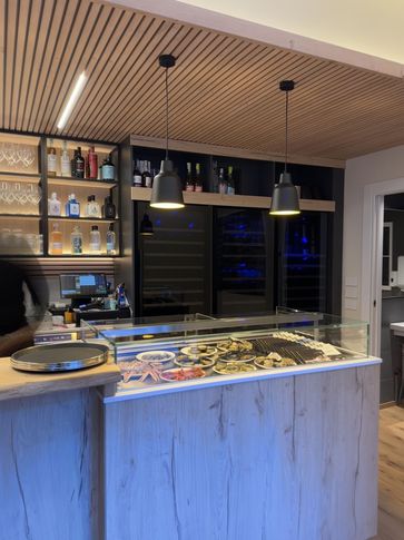 Angolo Bar in stile contemporaneo di 40 di ANDREATTA