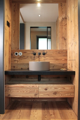 Bagno di Servizio in stile rustico di 9 di Easy Living