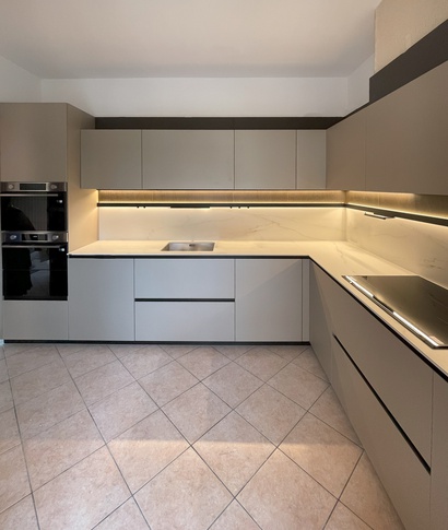 Cucina in stile contemporaneo di 12 di Renderincanto