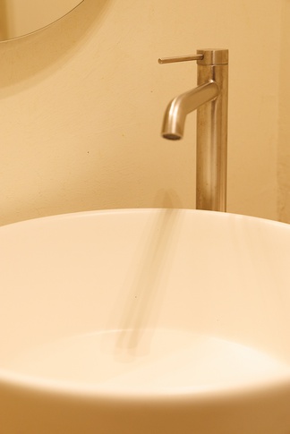 Bagno di Servizio in stile rustico di 2 di Studio di Interior Design di Yuliya Danilchenko