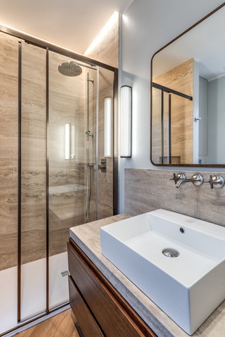 Bagno in stile contemporaneo di 5 di MOB Architects