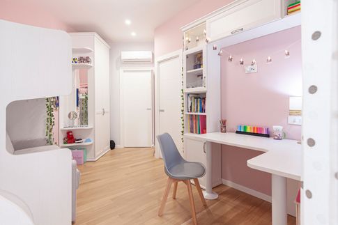 Cameretta Bambini in stile eclettico di 18 di Pucciarelli Architetti