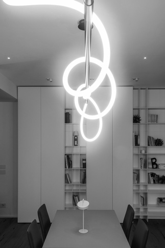 Open Space in stile contemporaneo di 39 di kkarchitecture