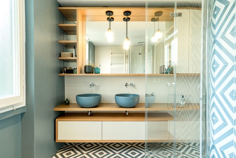 Bagno in stile contemporaneo di 6 di eutropia architettura