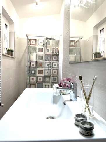 Bagno in stile contemporaneo di 7 di DANIELA VERTA interiors Bagno in stile contemporaneo di 7 di DANIELA VERTA interiors