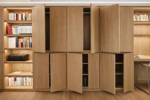 Corridoio in stile contemporaneo di 15 di Arch. Simone Saporito