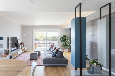 Soggiorno in stile contemporaneo di 40 di EasyRelooking srls