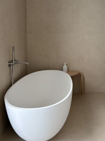 Bagno in stile contemporaneo di 9 di Fei Atelier