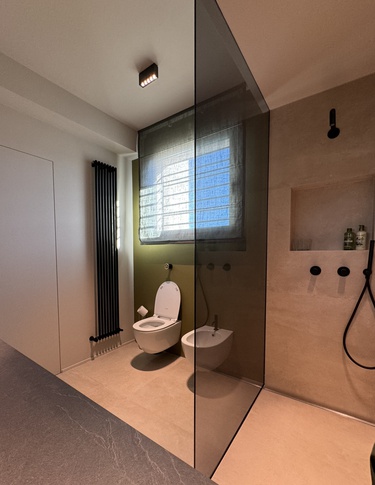 Bagno in stile contemporaneo di 6 di Giuseppe Palermo architetto (Soqquadro architetti)