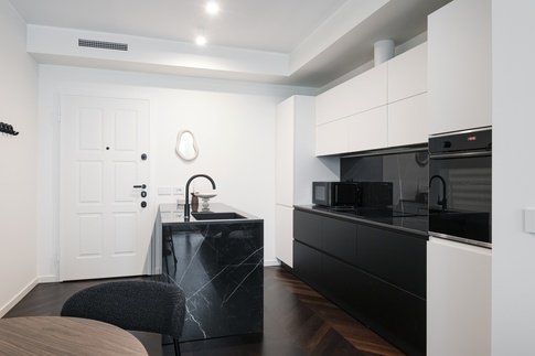 Open Space in stile contemporaneo di 20 di Martini & Partners