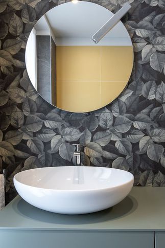 Bagno in stile contemporaneo di 6 di Carola Ribotta architetto