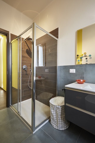 Bagno in stile urban di 5 di Arar Studio di Arar Muna Isabella